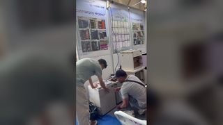 Les coffres-forts Yingbo font leurs débuts à l'exposition commerciale du port frontalier de Horgos 2026, plein de visiteurs le jour de l'ouverture